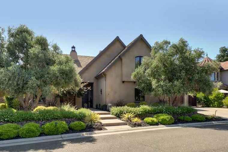 Photo of 1389 Pars Oak Carmichael, CA 95608