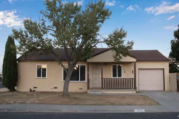 Photo of 160 N Powers Ave Manteca, CA 95336