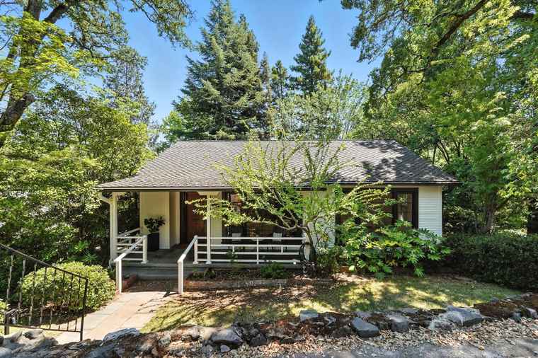 Photo of 440 Foresthill Ave Auburn, CA 95603