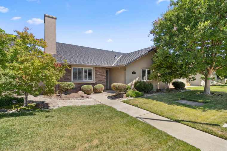 Photo of 359 E Century Blvd Lodi, CA 95240
