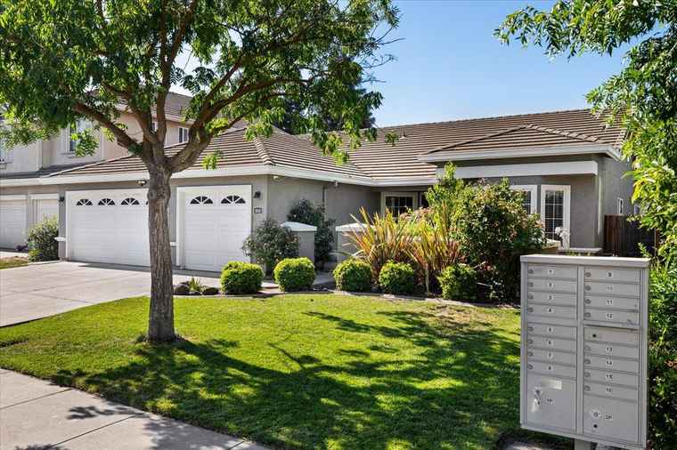 Photo of 2812 Wind River Ct Modesto, CA 95356