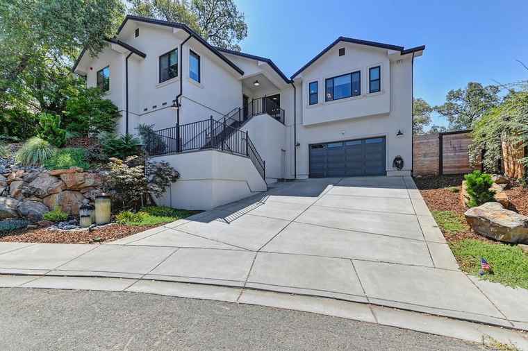 Photo of 465 Miles Ct Auburn, CA 95603