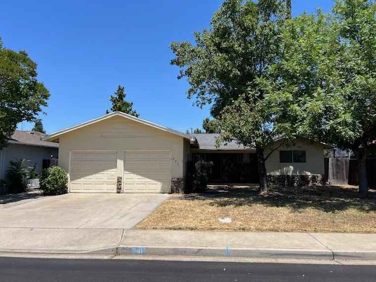 Photo of 241 De Pauw Dr Turlock, CA 95382