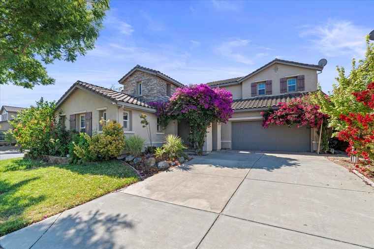Photo of 1400 Cliff Swallow Dr Patterson, CA 95363