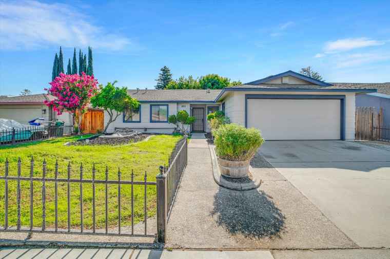 Photo of 842 Lazarine Ct Turlock, CA 95380