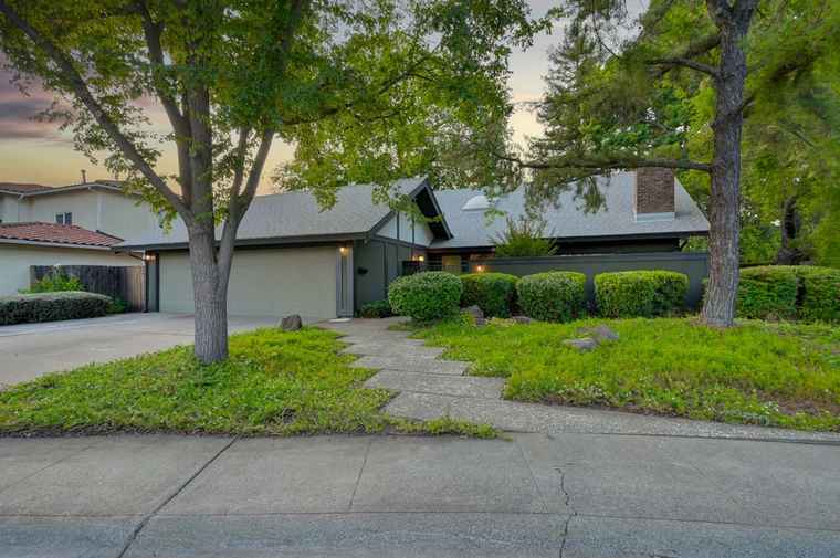Photo of 660 Jerome St Davis, CA 95616
