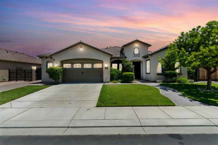 Photo of 2254 Maple Hollow Ln Manteca, CA 95336