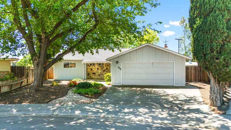 Photo of 1805 Donner Ct Woodland, CA 95695