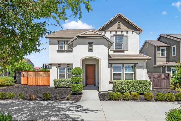 Photo of 2381 Ellis Town Dr Tracy, CA 95377