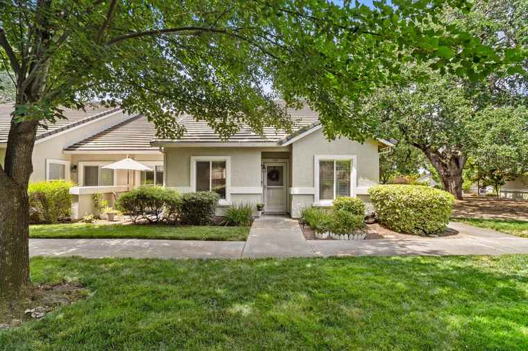 Photo of 704 Shasta Oaks Cir Roseville, CA 95678