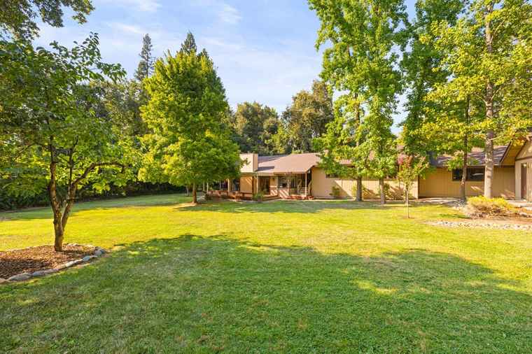 Photo of 2215 Boyer Dr Carmichael, CA 95608