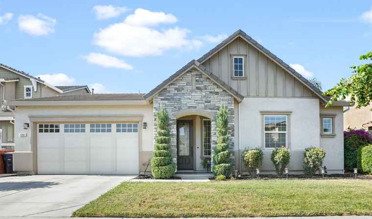 Photo of 1261 Sweet Briar Dr Patterson, CA 95363