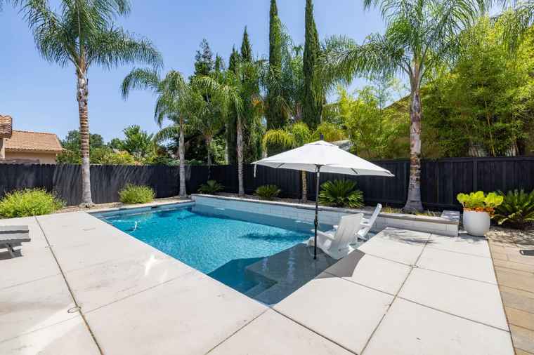 Photo of 9743 Eagle Glen Way Elk Grove, CA 95757