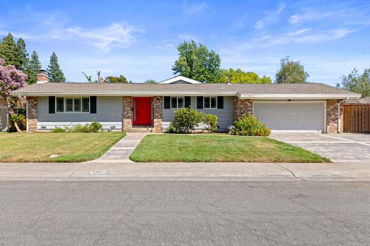 Photo of 1265 Meredith Way Carmichael, CA 95608