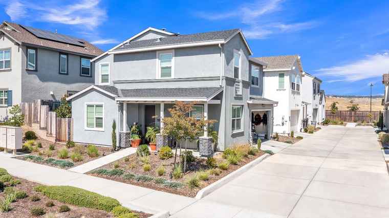 Photo of 3192 Sunny Gate Ln Folsom, CA 95630