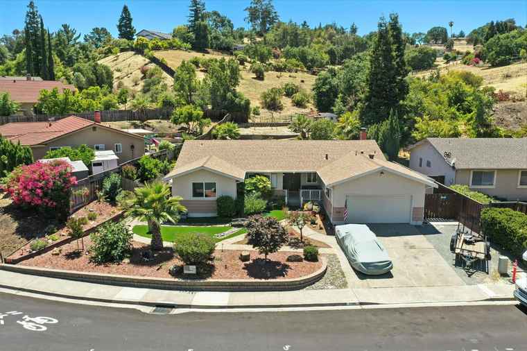 Photo of 1286 Center Ave Martinez, CA 94553