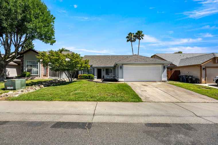 Photo of 4025 Simi Valley Way Antelope, CA 95843