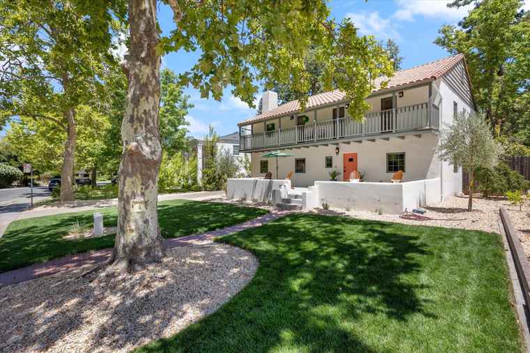 Photo of 3743 College Ave Sacramento, CA 95818