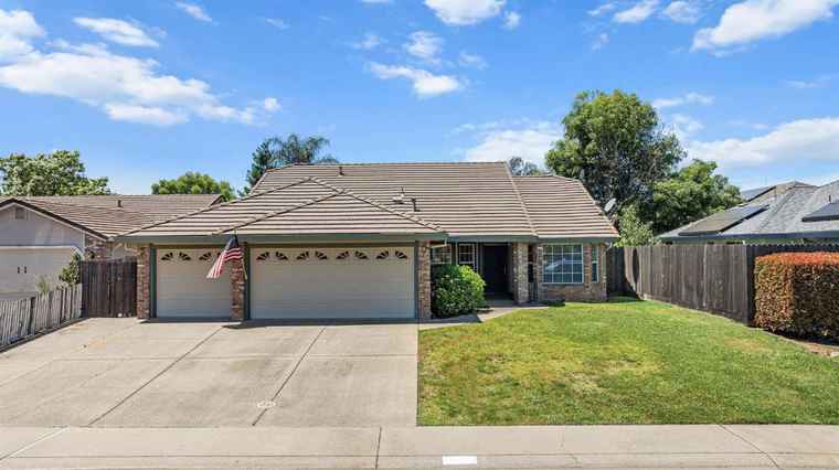 Photo of 326 Reeves Ct Lincoln, CA 95648