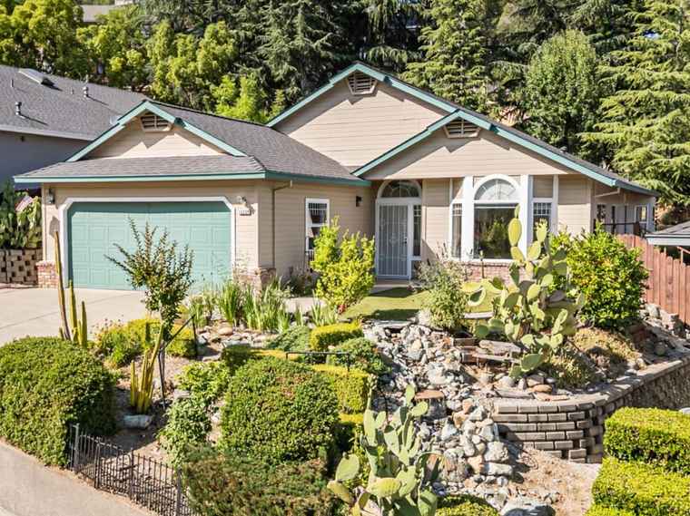 Photo of 12220 Westwood Dr Auburn, CA 95603