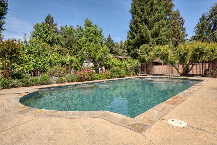 Photo of 1031 N Daubenberger Rd Turlock, CA 95380