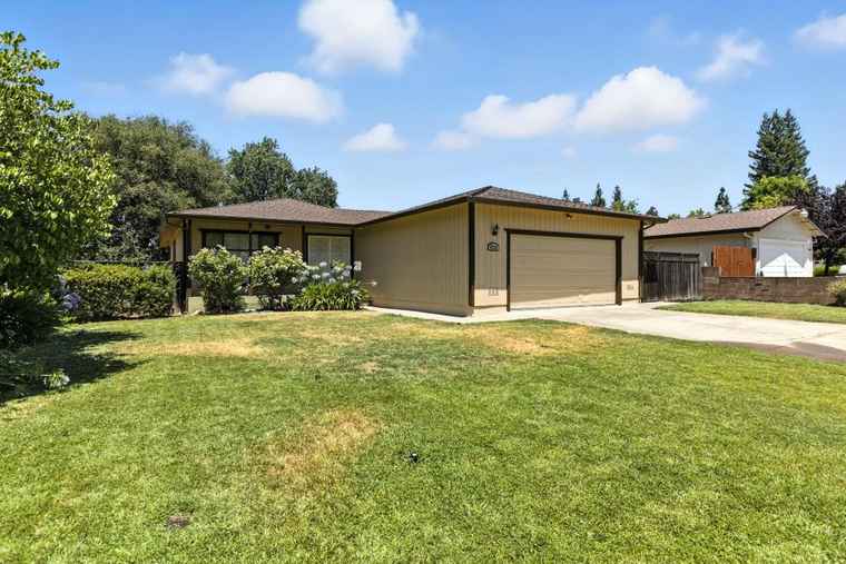 Photo of 5735 Connie Ct Loomis, CA 95650