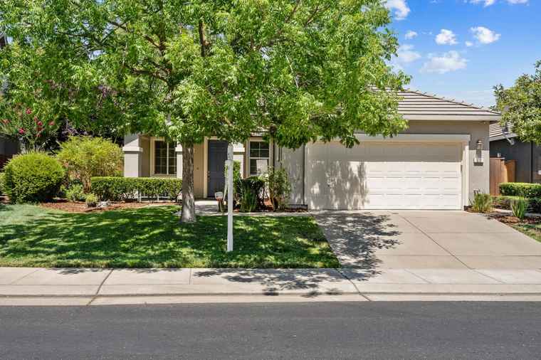 Photo of 572 Watercourse Ln West Sacramento, CA 95605