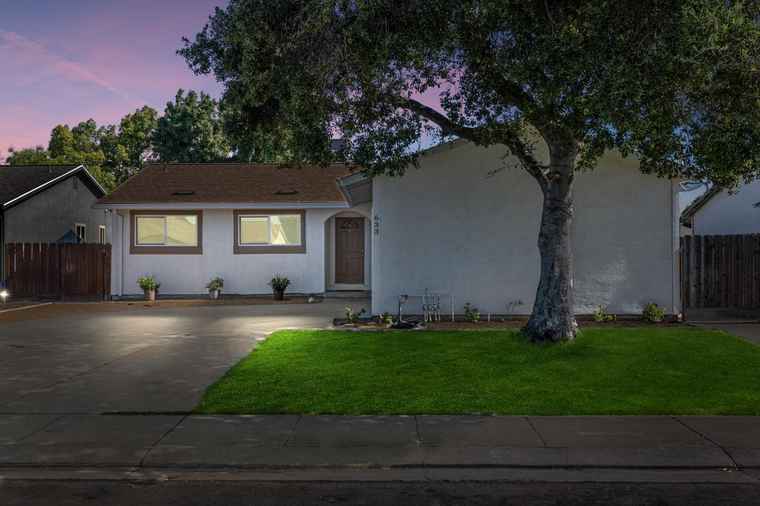 Photo of 633 Santa Rosa St Manteca, CA 95336