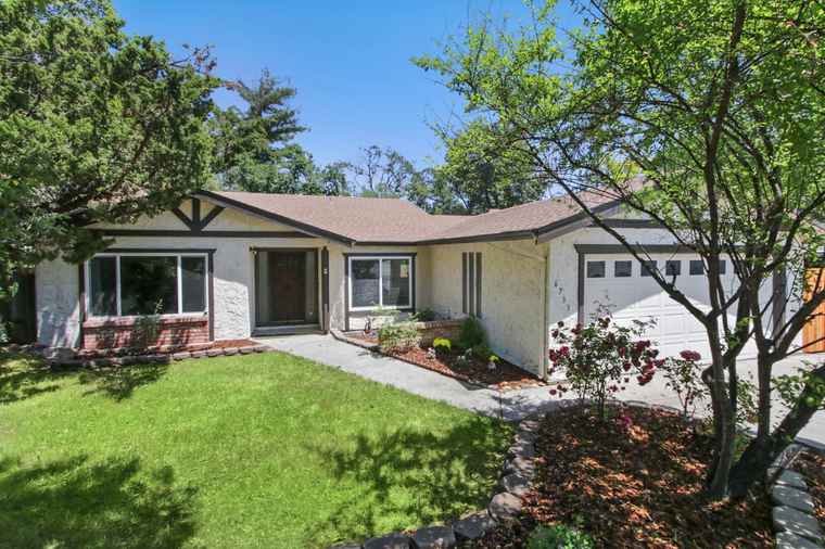 Photo of 6733 Greenleaf Dr Citrus Heights, CA 95621