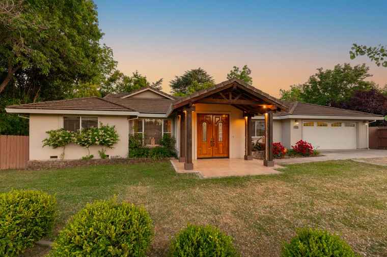 Photo of 7948 Orange Ave Fair Oaks, CA 95628