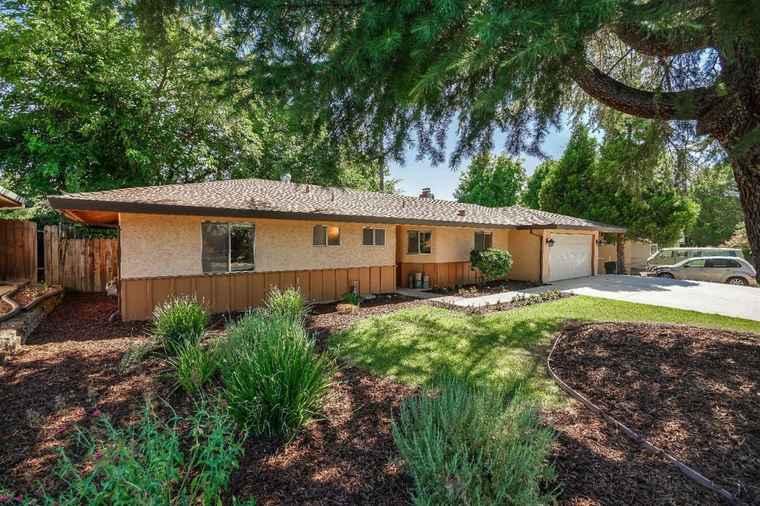 Photo of 5730 Pearson Ave Loomis, CA 95650