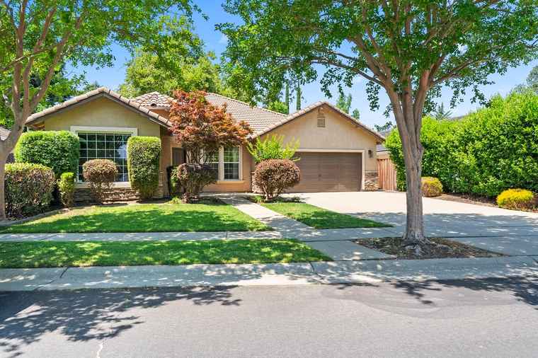 Photo of 4008 Hunter Oaks Ln Loomis, CA 95650