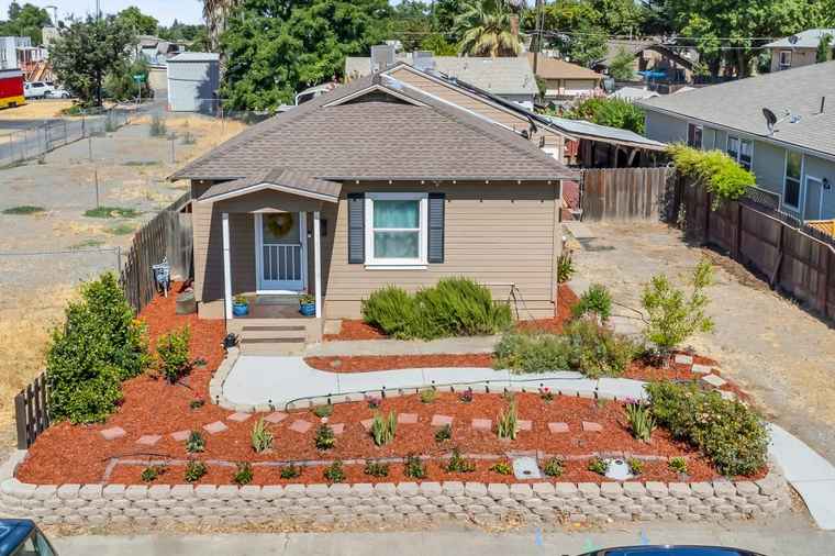 Photo of 421 West St Woodland, CA 95695
