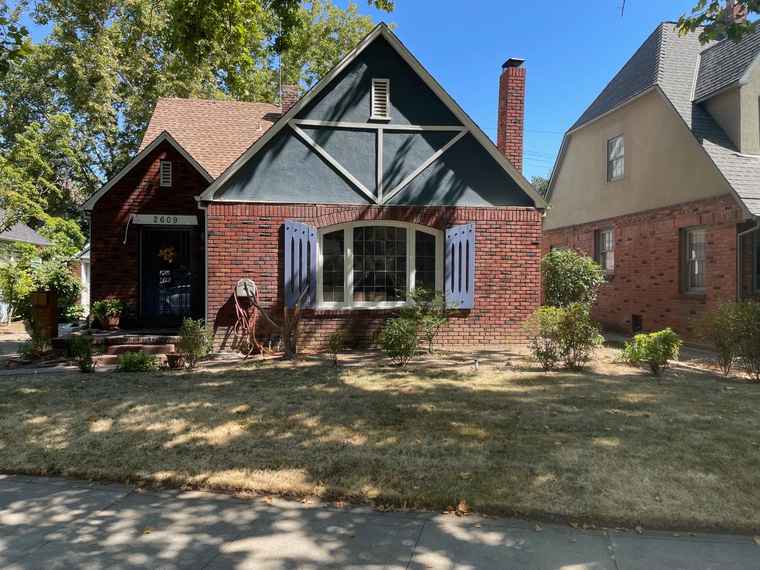 Photo of 2609 4th Ave Sacramento, CA 95818