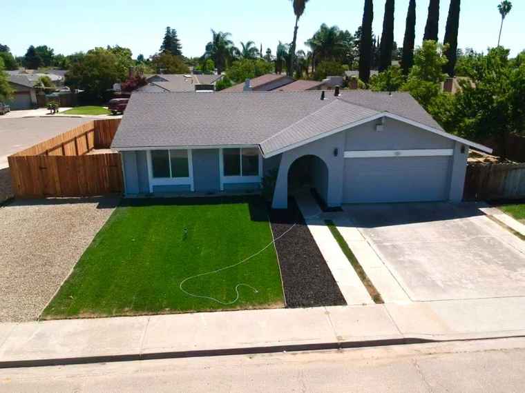 Photo of 2300 Dels Ln Turlock, CA 95382