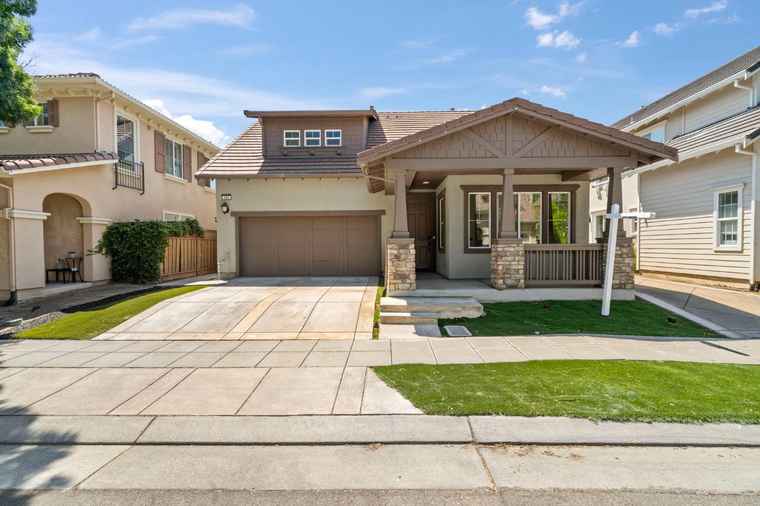 Photo of 464 W Callado Ct Mountain House, CA 95391