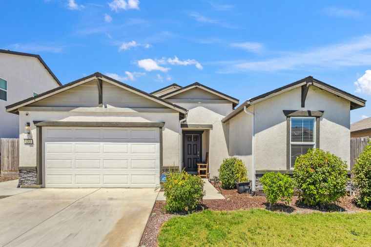 Photo of 253 San Lorenzo St Los Banos, CA 93635