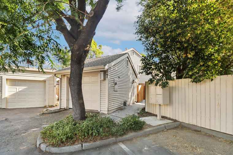 Photo of 325 E 8th St #7 Davis, CA 95616