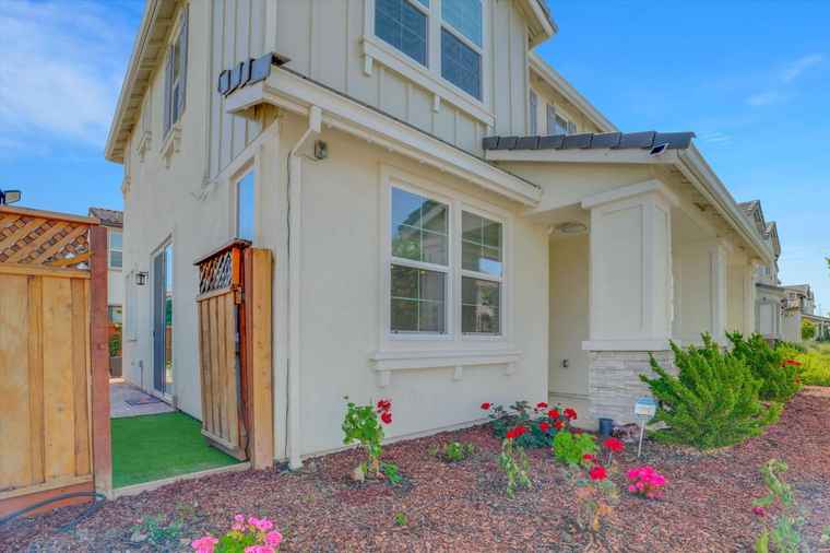 Photo of 243 E Lawson Ave Mountain House, CA 95391