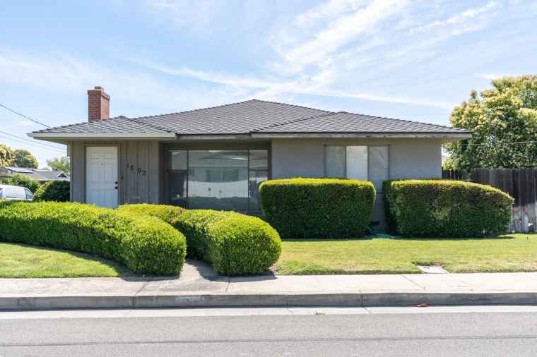 Photo of 1502 Paradise Ln Los Banos, CA 93635