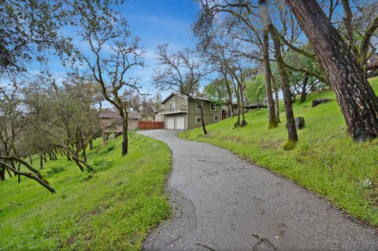 Photo of 11203 Welty Ln Auburn, CA 95603