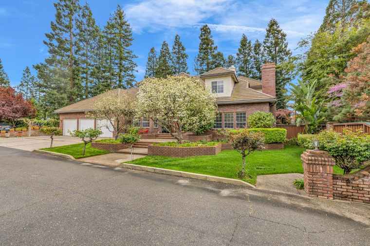 Photo of 2220 Garfield Ave Carmichael, CA 95608