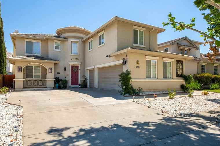Photo of 1450 Steel Creek Dr Patterson, CA 95363