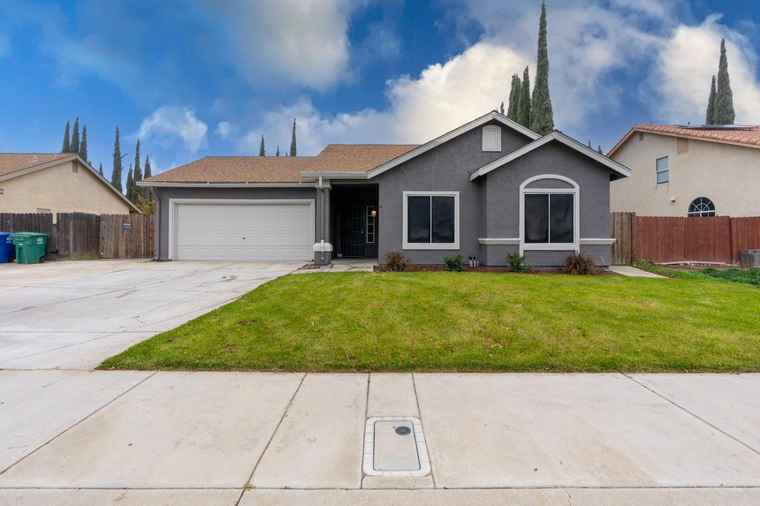 Photo of 805 Del Rio Dr Los Banos, CA 93635