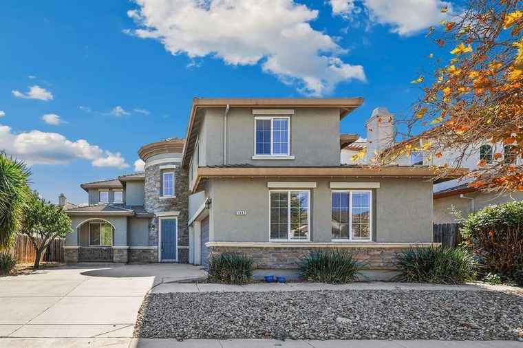 Photo of 1442 Steel Creek Dr Patterson, CA 95363