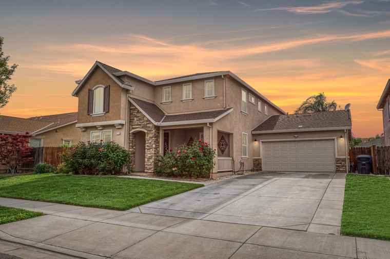 Photo of 319 Durer Dr Patterson, CA 95363