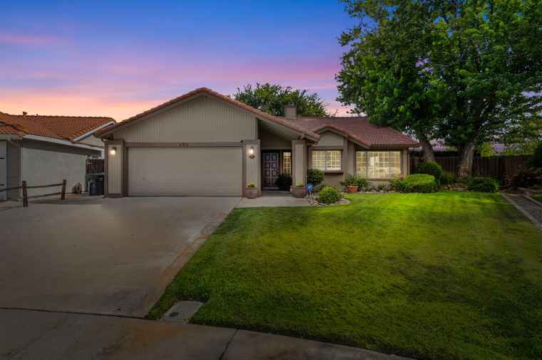 Photo of 185 E Deerwood Ln Tracy, CA 95376