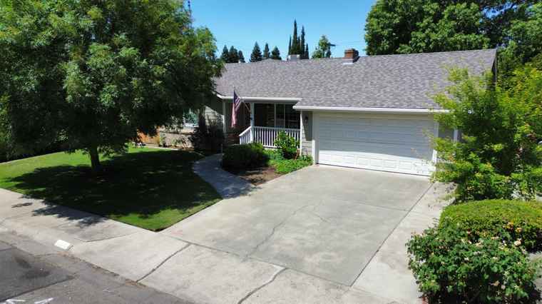 Photo of 1320 Westway Dr Woodland, CA 95695