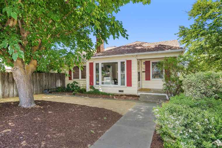 Photo of 725 Woodland Ave Woodland, CA 95695