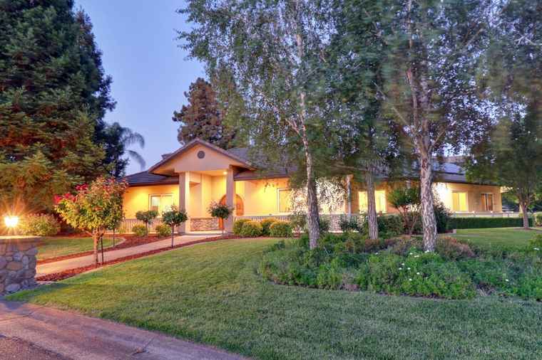 Photo of 4900 Saint Augustine Dr Elk Grove, CA 95758